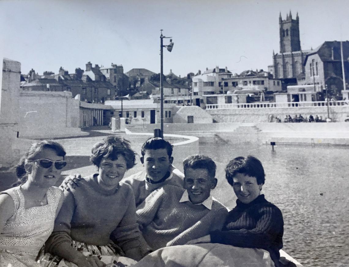 Gala Night - Red Indians dance around totem pole