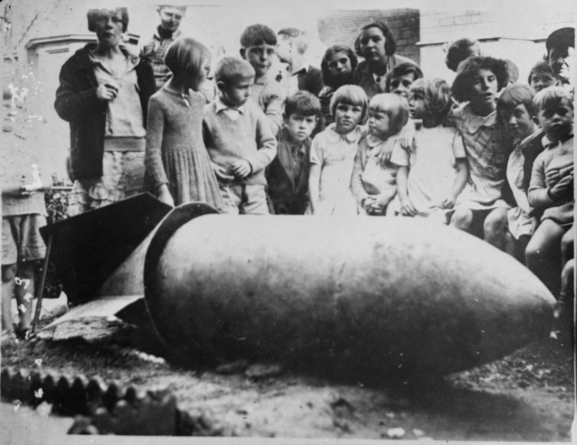 Children with unexploded bomb, Penzance
