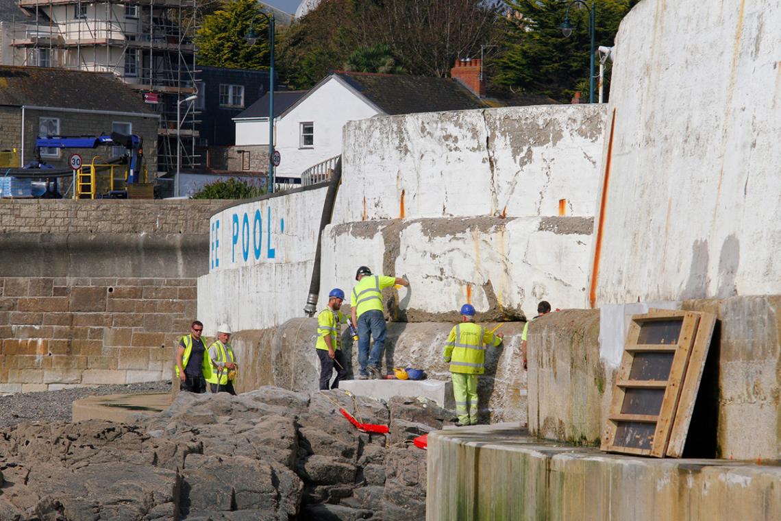 Jubilee Pool repairs: cracks in the wall