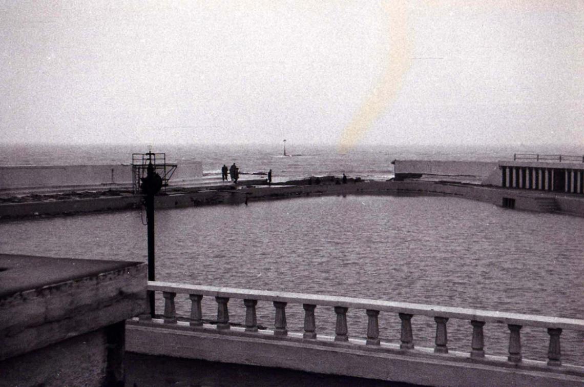 Ash Wednesday Storm: the pool wall