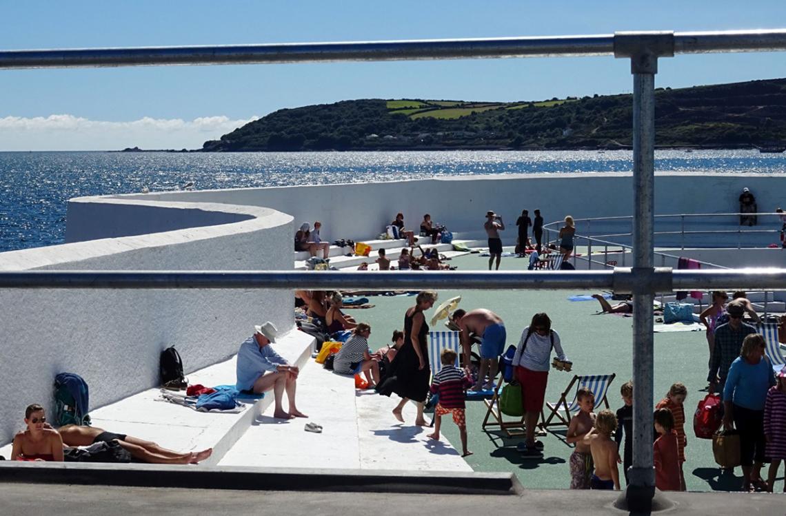 Busy Jubilee Pool through the railings