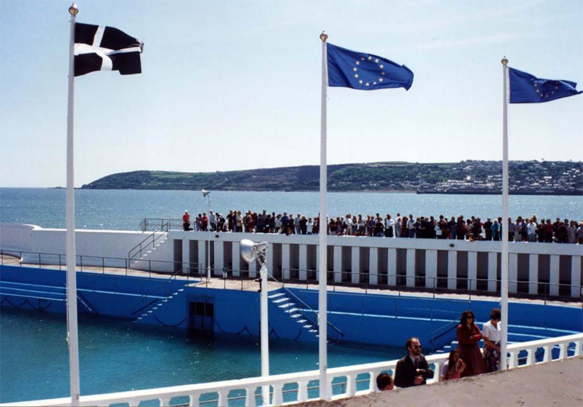 Crowds and flags at the Jubilee Pool