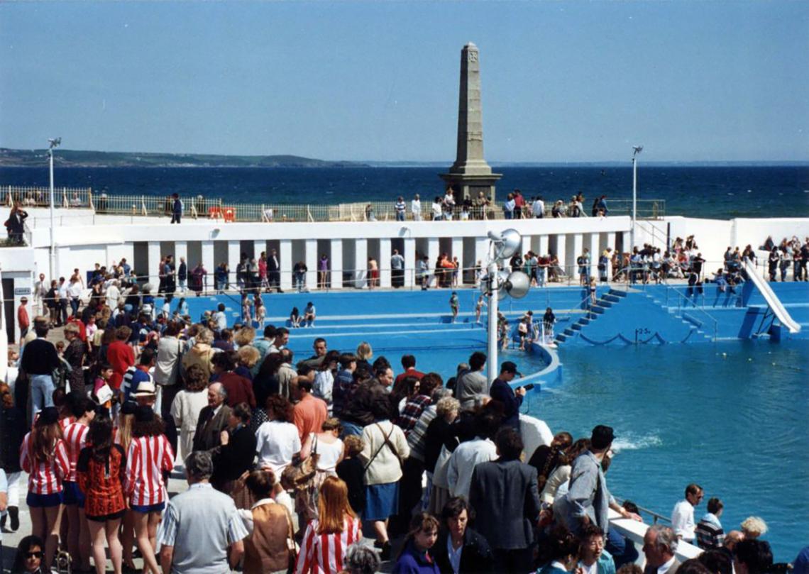 Watching crowds at 'Grand Re-opening' of 1994