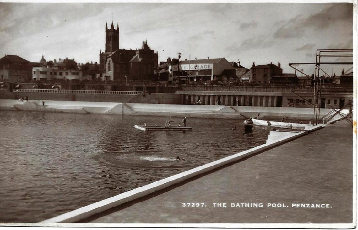 Jubilee Pool with raft