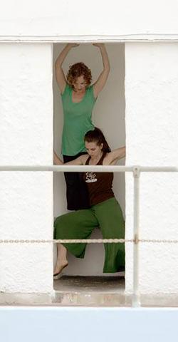 Live art at the pool - dancers