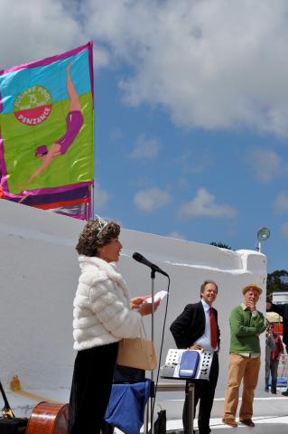 Speaker with tiara at the Art75 event