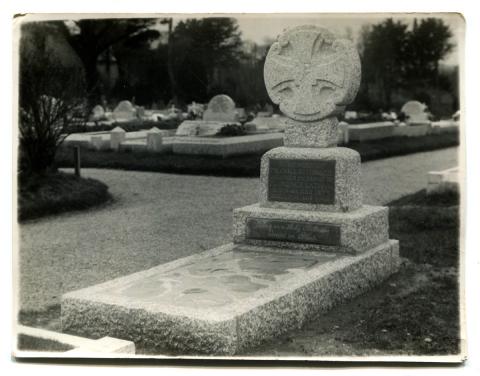 Frank Latham's grave
