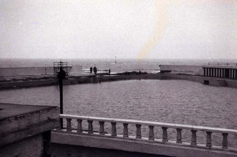 Ash Wednesday Storm: the pool wall